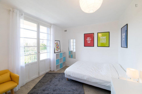 Luminous double bedroom in a 4-bedroom apartment near Saint Agne-SNCF transport station - Gallery - 2
