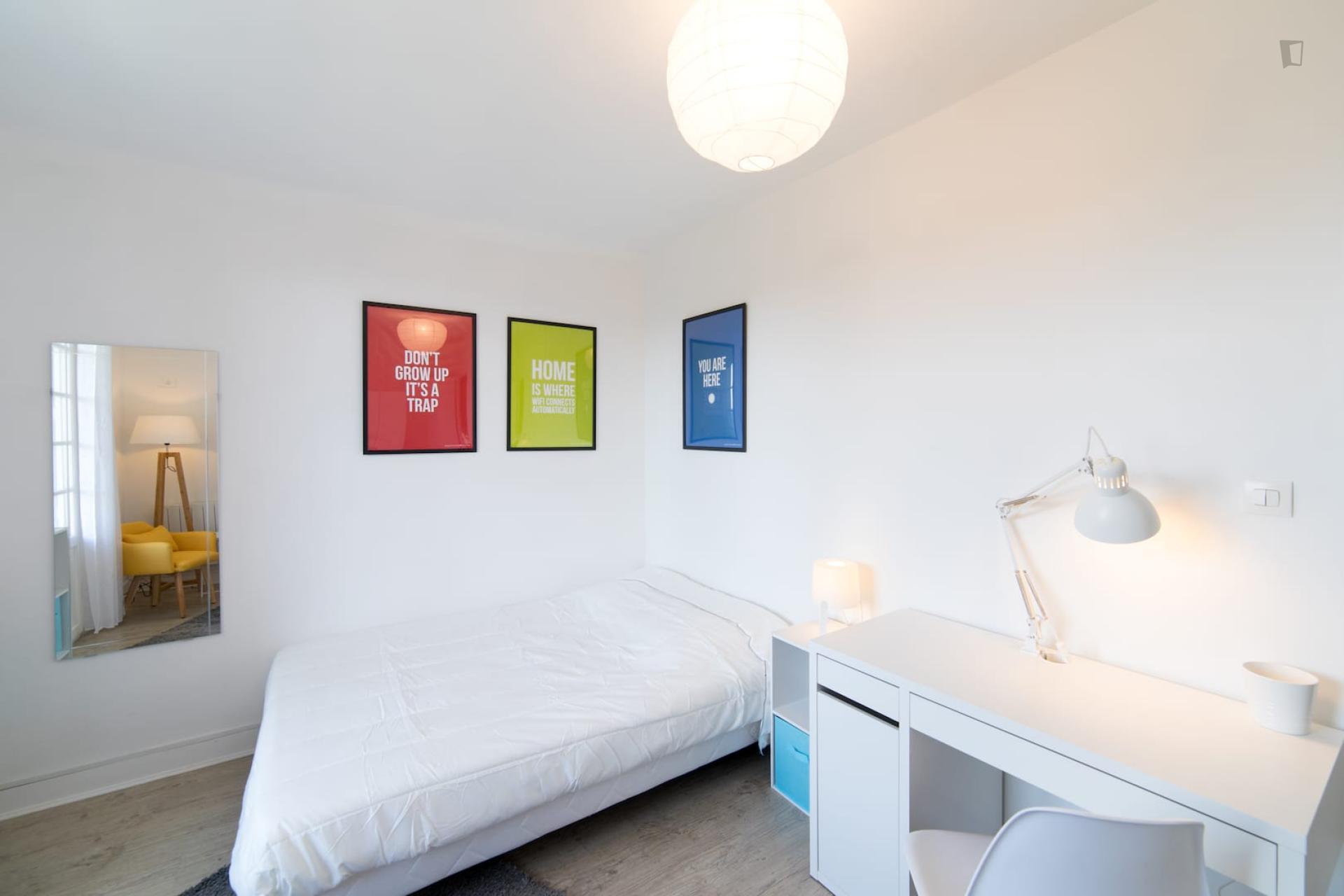 Luminous Double Bedroom In A 4-Bedroom Apartment Near Saint Agne-SNCF Transport Station - 1