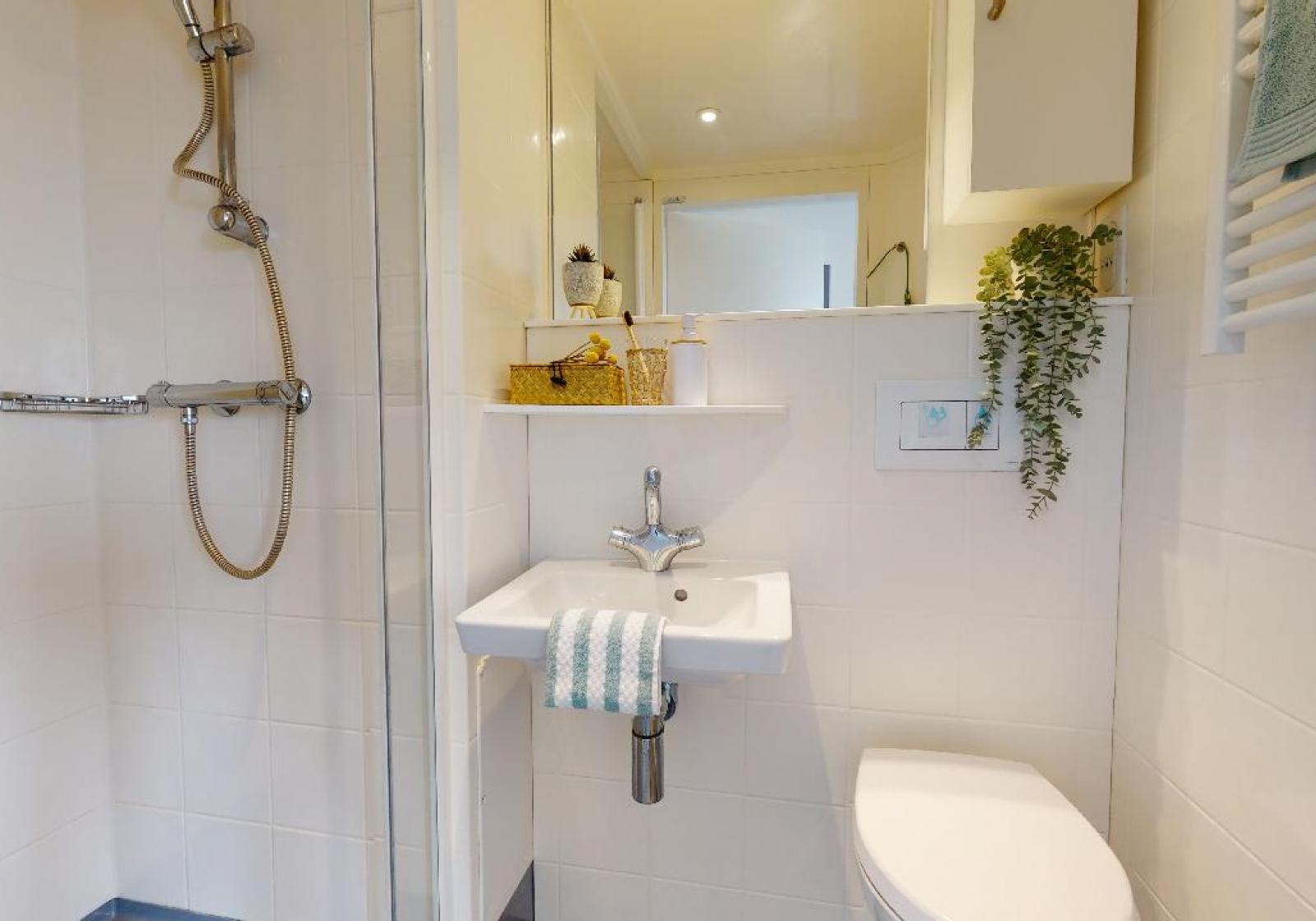  Gold Studio  -  iQ Newtown & Newland House  - Gallery -  3