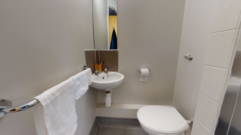 Bronze En-Suite - iQ Lambert & Fairfield House - Gallery - 4