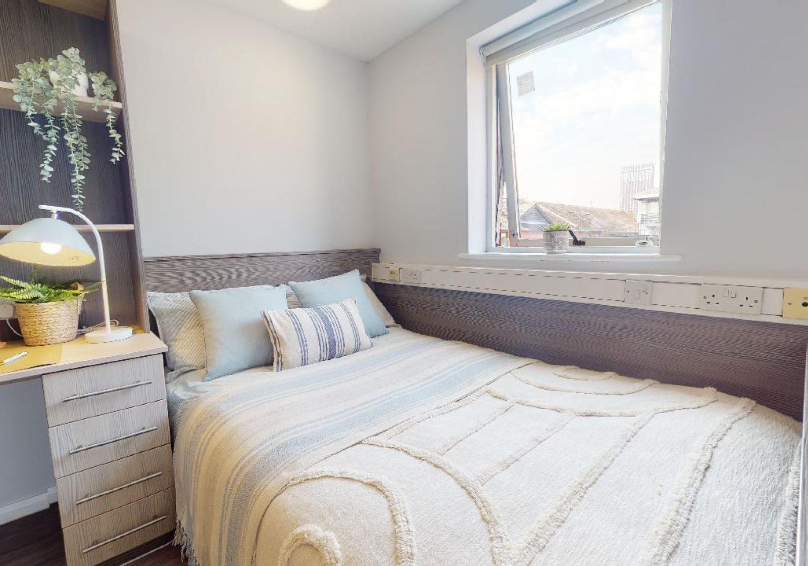 Silver En-Suite - iQ Lambert & Fairfield House - Gallery - 6
