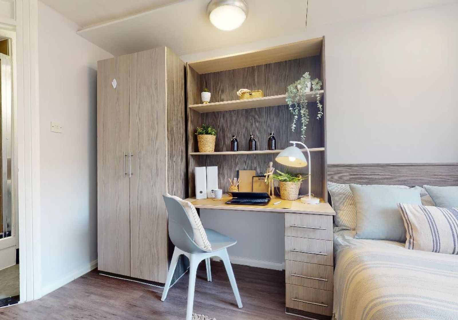 Silver En-Suite - iQ Lambert & Fairfield House - Gallery - 3