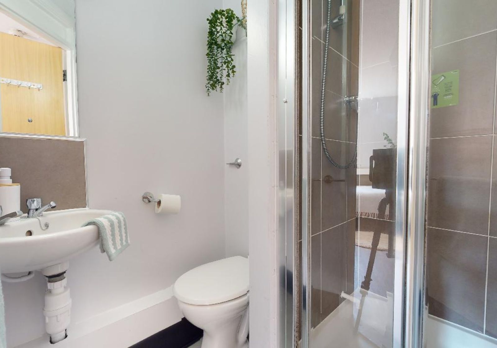 Gold En-Suite - iQ Lambert & Fairfield House - Gallery - 12