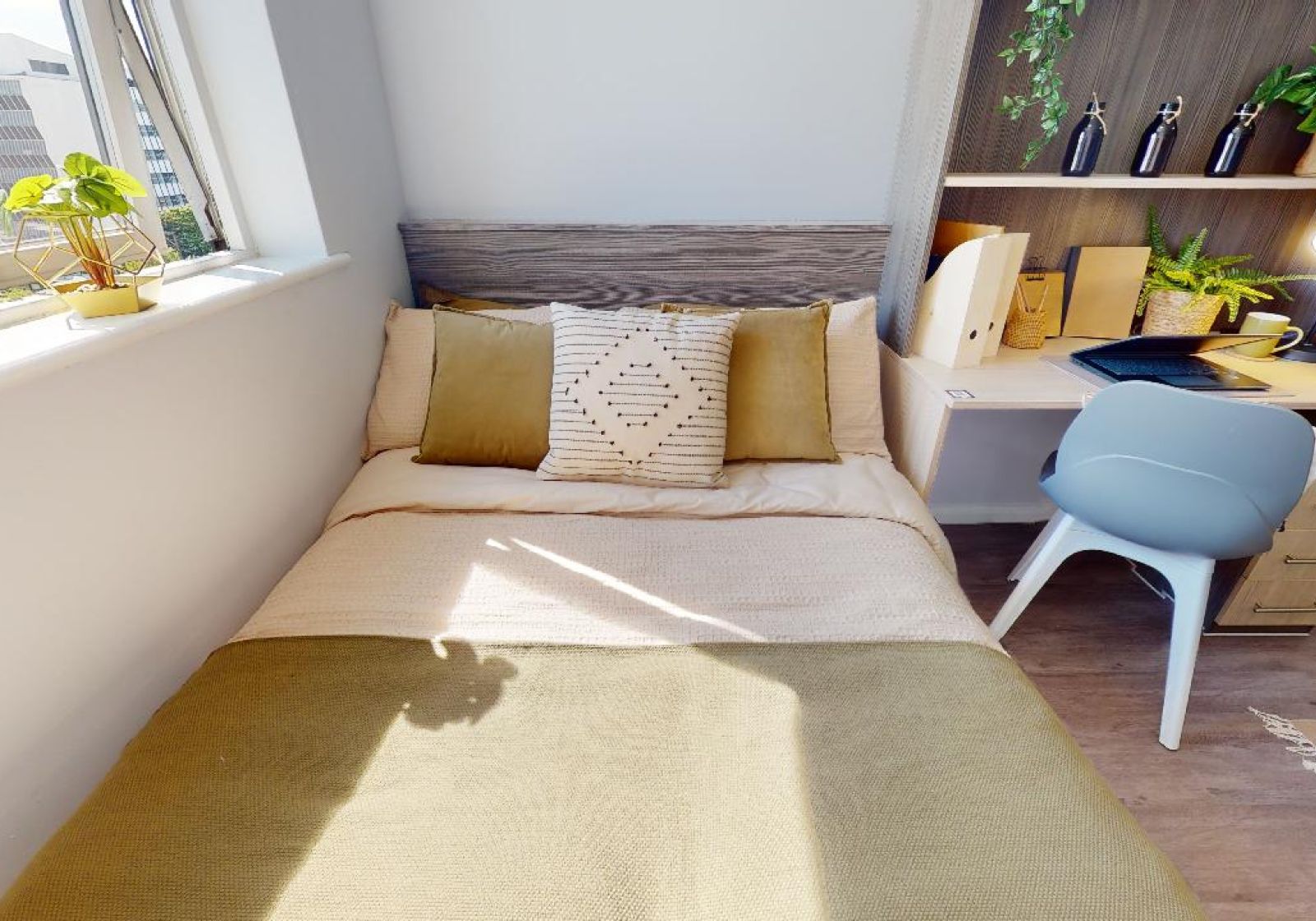 Silver 3 Bed Apartment - iQ Lambert & Fairfield House - Gallery - 1