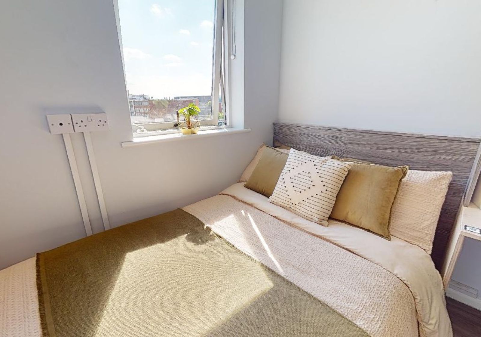 Silver 3 Bed Apartment - iQ Lambert & Fairfield House - Gallery - 3