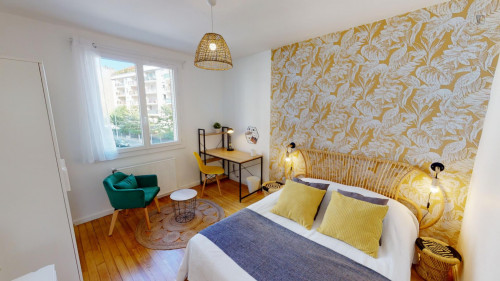 Dashing double bedroom in La Guillotière