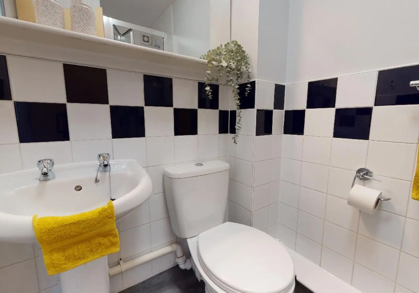 Gold En-Suite - iQ Wilmslow Park - Gallery - 3