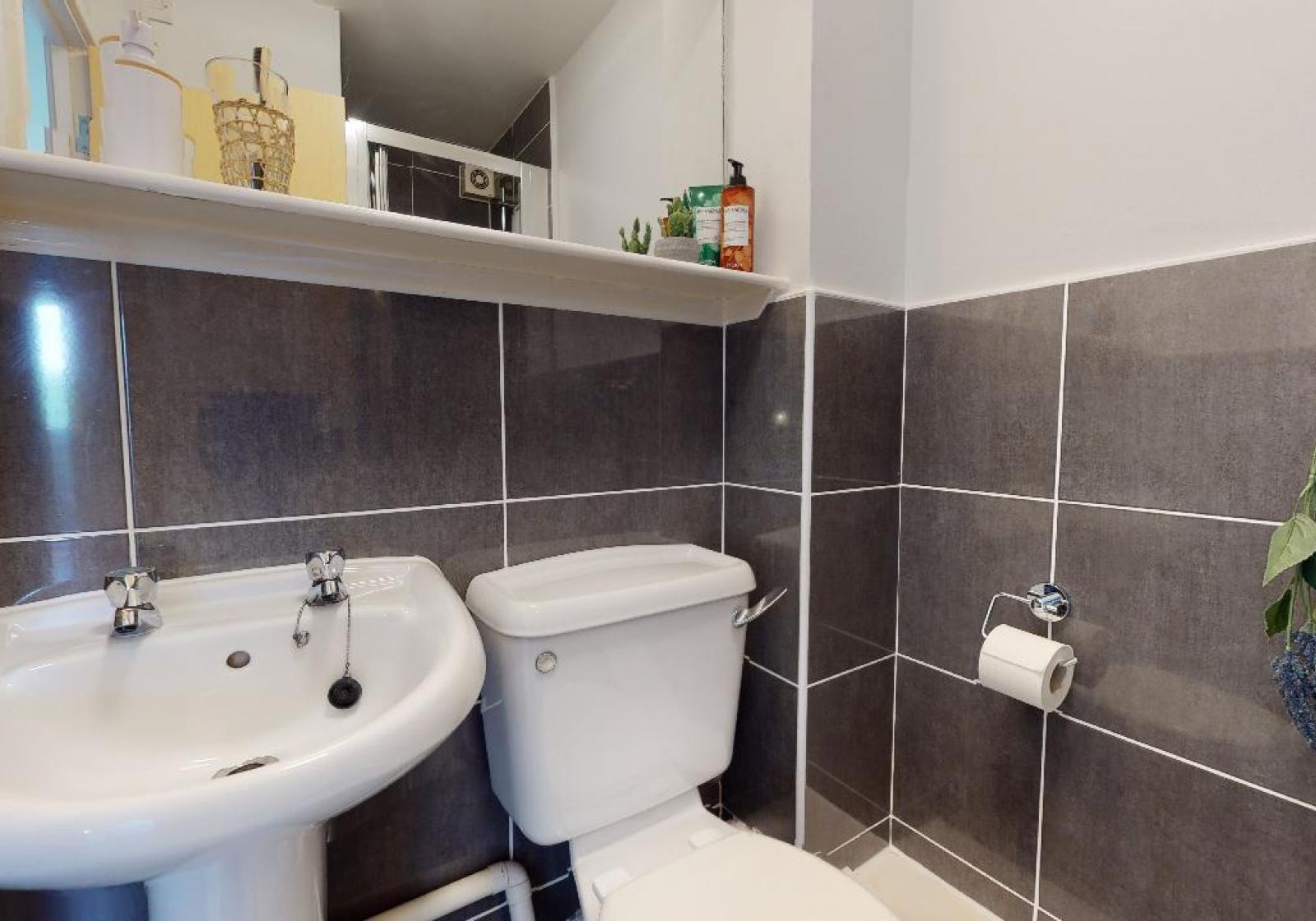  Platinum En-Suite  -  iQ Wilmslow Park  - Gallery -  6