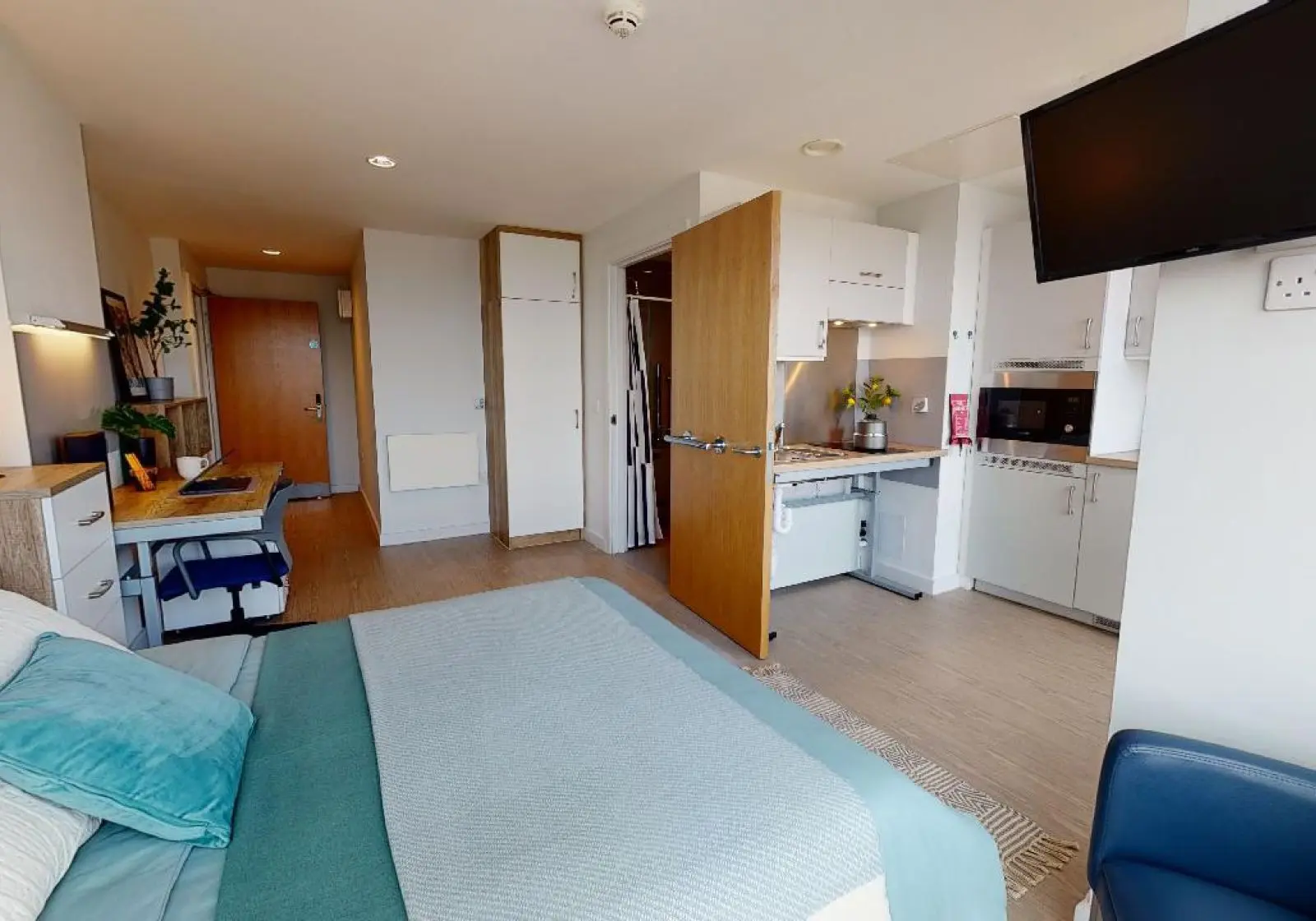  Platinum Studio Plus  -  iQ Elgin Place  - Gallery -  1