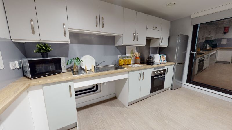 Saver En-Suite - iQ Elgin Place - Gallery - 3