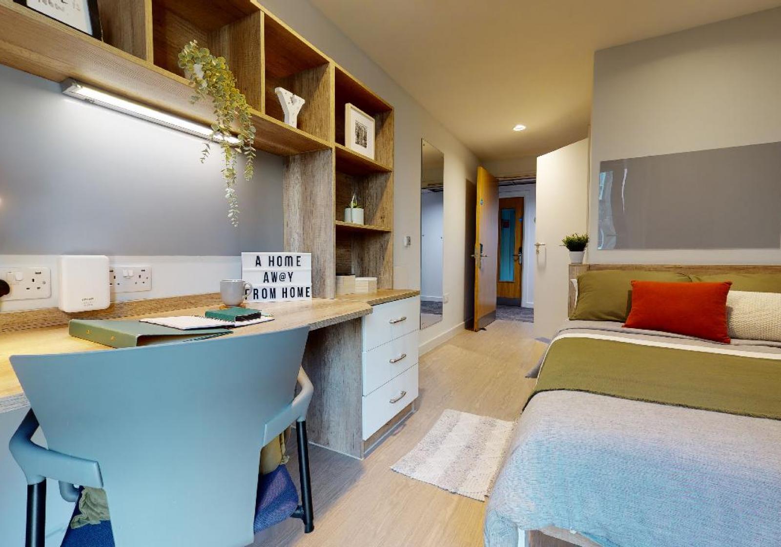 Bronze En-Suite - iQ Elgin Place - Gallery - 1