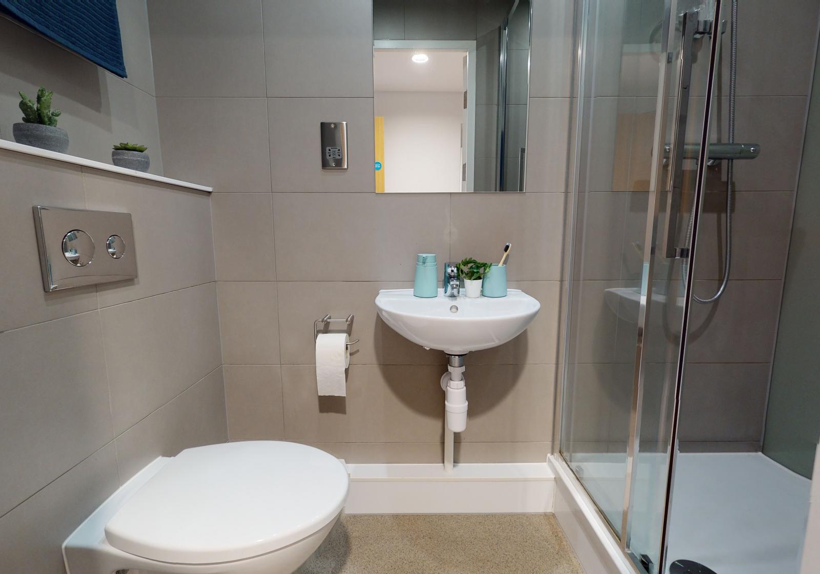  Bronze En-Suite  -  iQ Elgin Place  - Gallery -  4