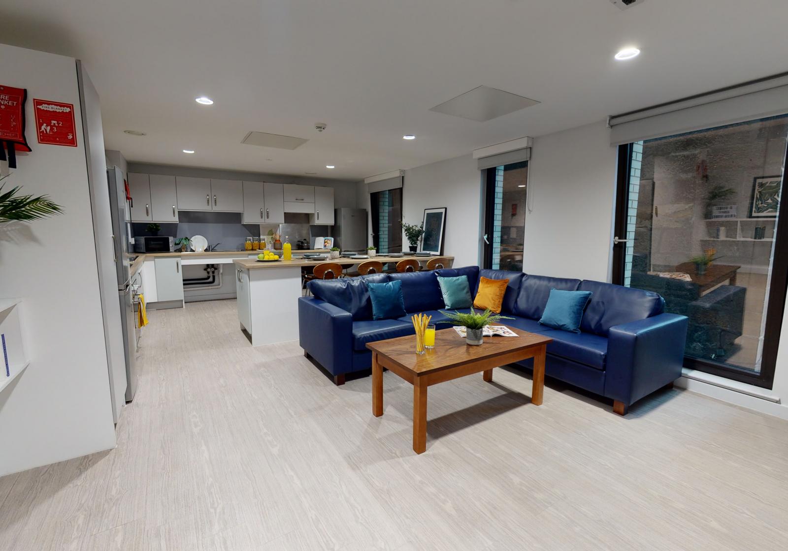 Bronze En-Suite - iQ Elgin Place - Gallery - 7