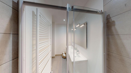 Spacious double bedroom in Hôtel de Ville - Quinconces