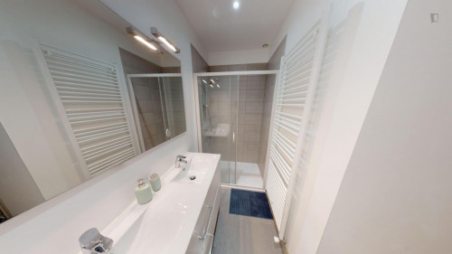Spacious double bedroom in Hôtel de Ville - Quinconces