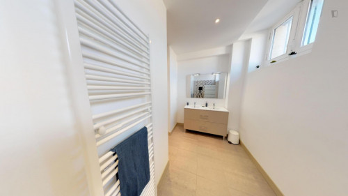 Spacious double bedroom in Hôtel de Ville - Quinconces  - Gallery -  5