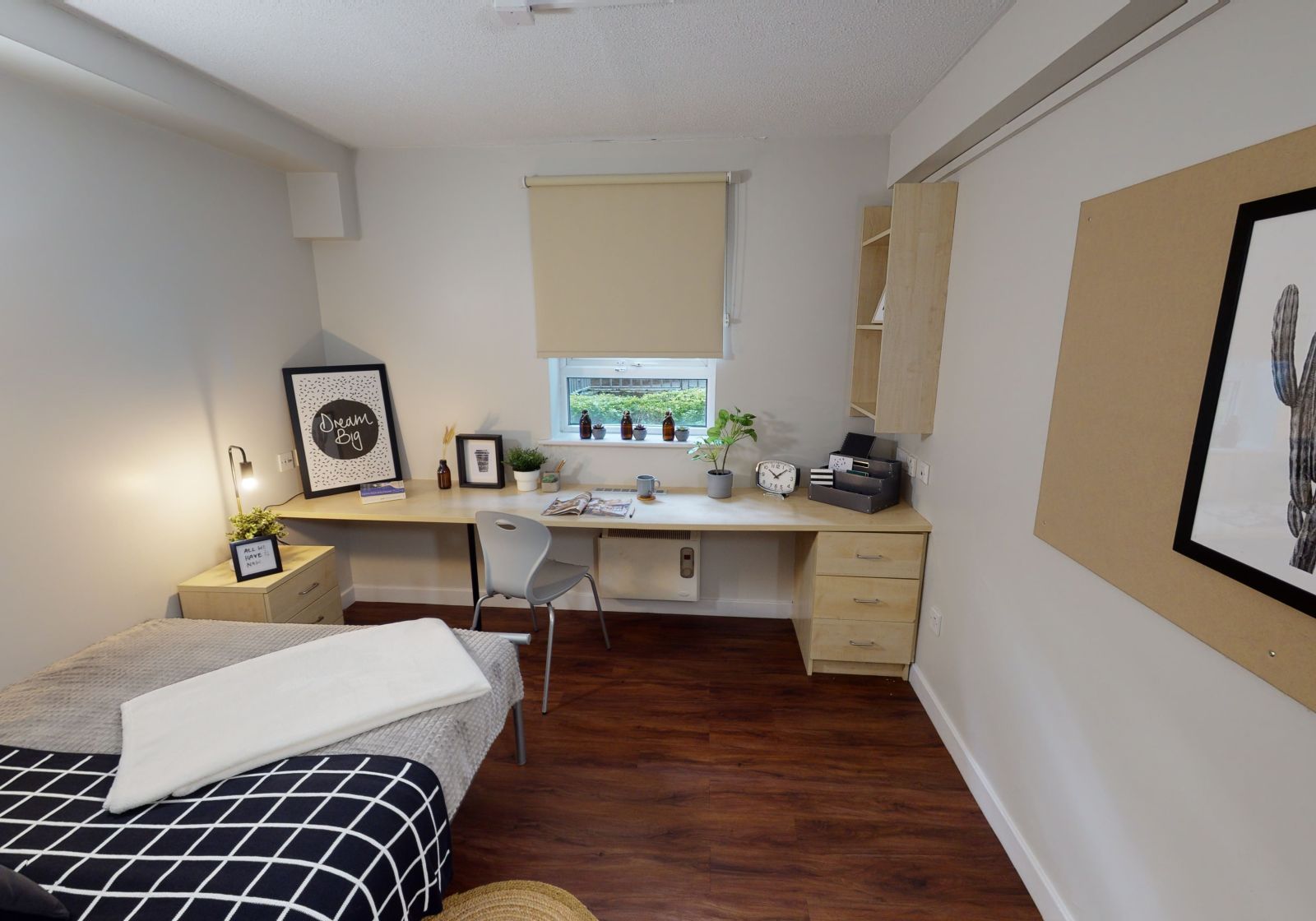  Silver En-Suite Deluxe  -  iQ Arkwright House  - Gallery -  3
