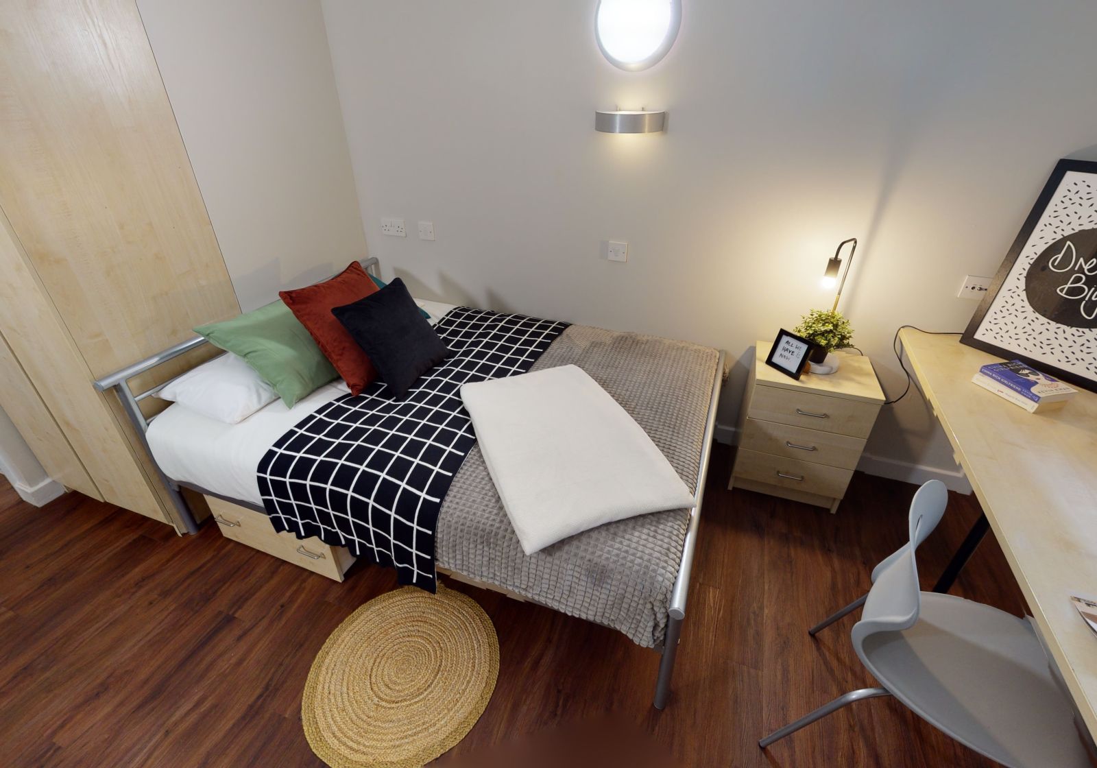  Silver En-Suite Deluxe  -  iQ Arkwright House  - Gallery -  1