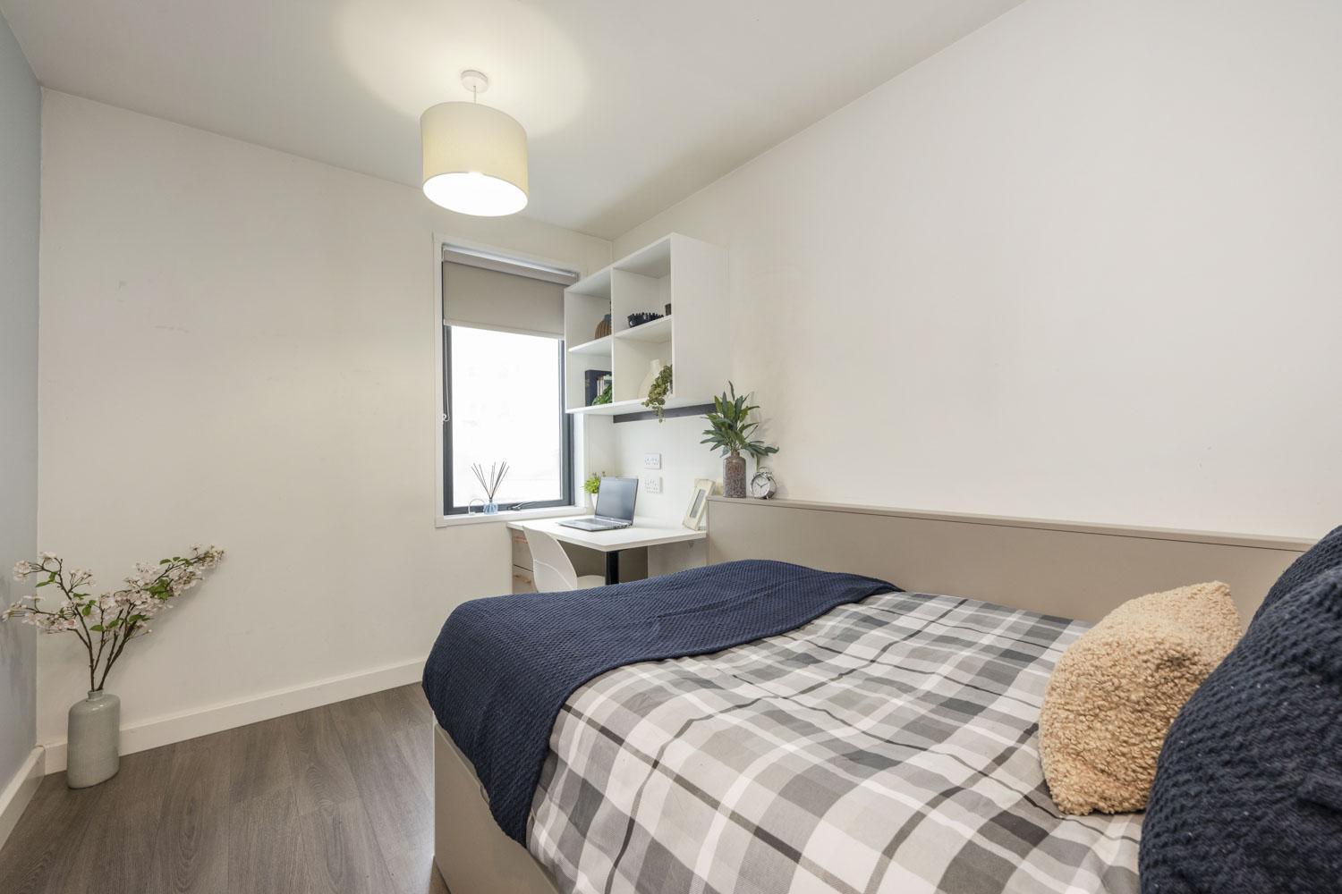 4 Bed En-Suite - McDonald Road - Gallery - 3