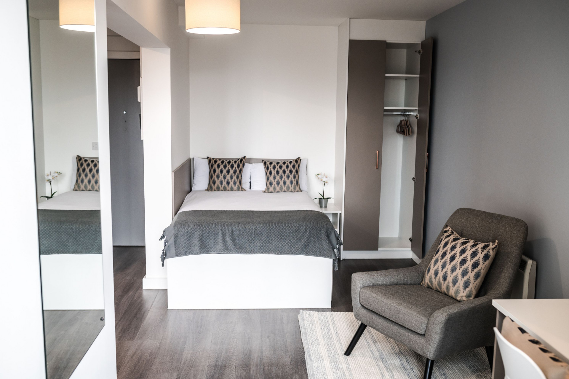  Superior Studio  -  McDonald Road  - Gallery -  6