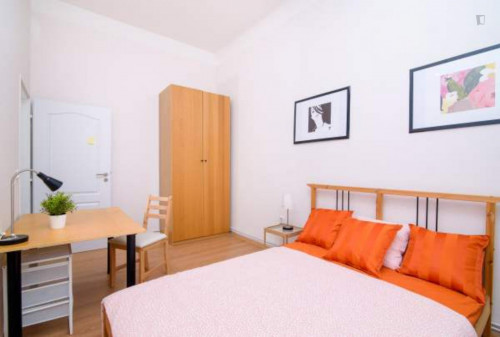 Colourful double bedroom in Karlín - Gallery - 2