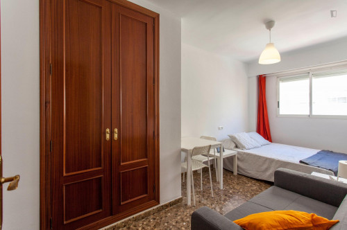 Great double bedroom close to Facultat De Magisteri