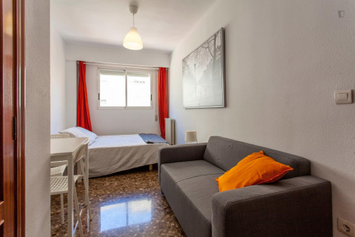 Great double bedroom close to Facultat De Magisteri
