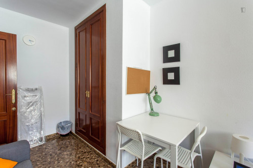 Great double bedroom close to Facultat De Magisteri