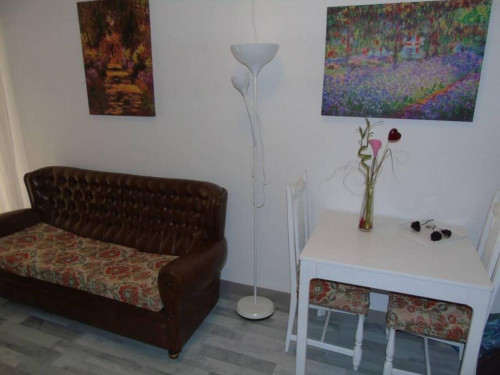 Single bedroom in 4-bedroom apartment