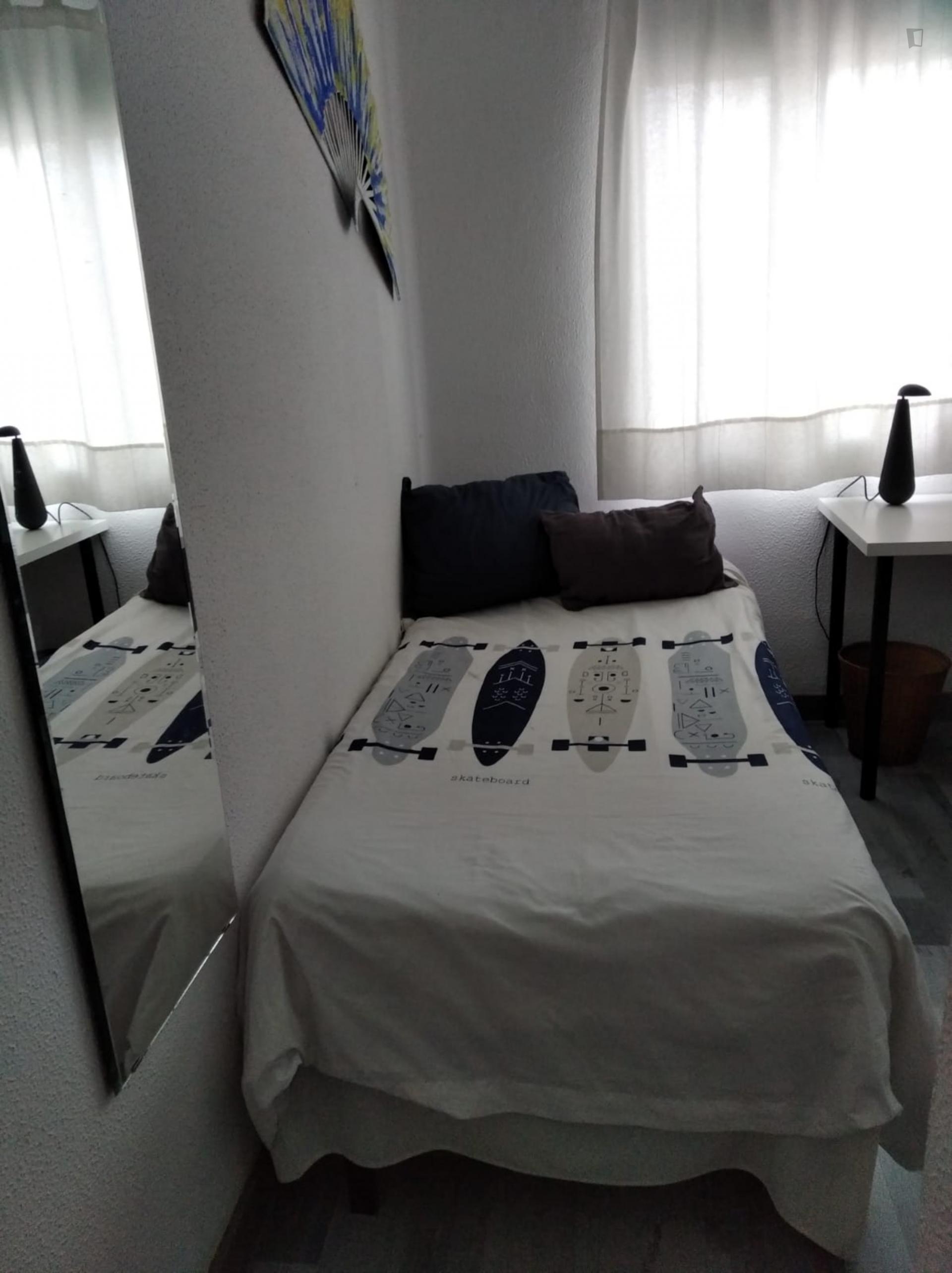 Single Bedroom In 4-Bedroom Apartment - Single bedroom in 4-bedroom apartment - Gallery - 1