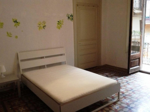 Double bedroom, with balcony, in 8-bedroom apartment