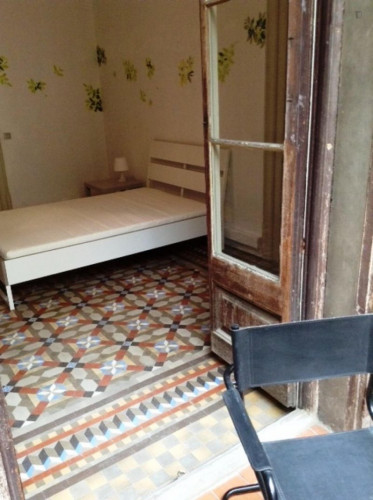 Double bedroom, with balcony, in 8-bedroom apartment