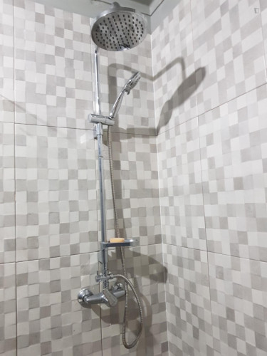 Double bedroom in a 4-bedroom apartment in Braga