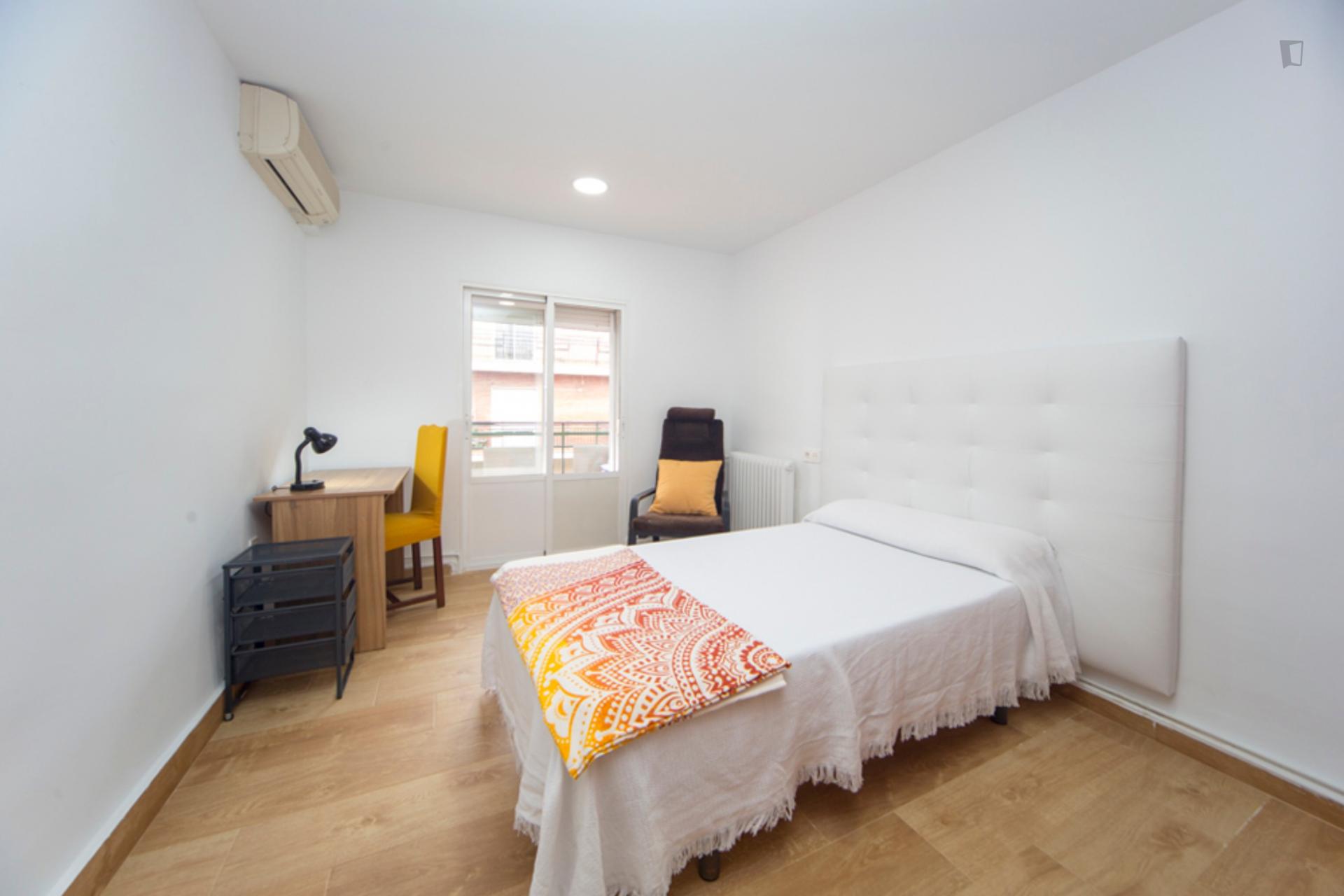  Double Bedroom In A 3-Bedroom Apartment Near Facultad De Ciencias Económicas Y Empresariales  -  Double bedroom in a 3-bedroom apartment near Facultad de Ciencias Económicas y Empresariales  - Gallery -  1