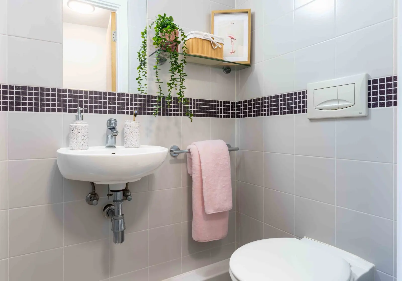  Silver En-Suite  -  iQ Magenta House  - Gallery -  4