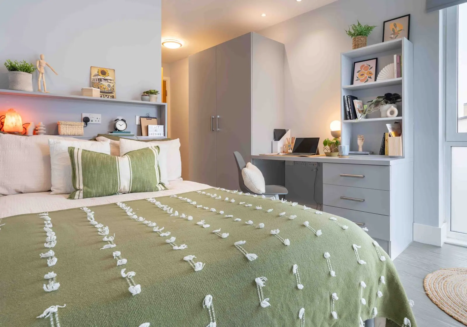  Silver En-Suite  -  iQ Magenta House  - Gallery -  1