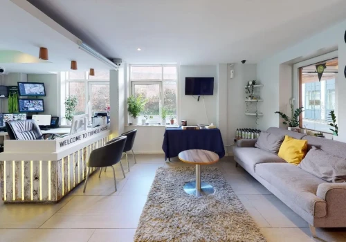 أى كيو تونفيل هاوس