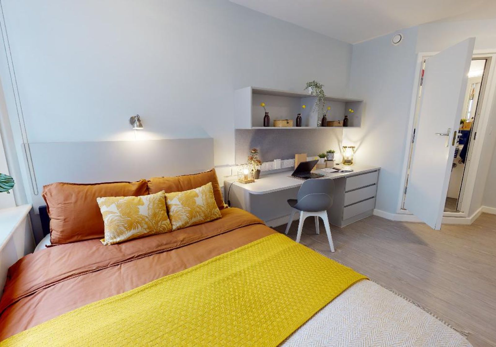 Silver En-Suite Plus - iQ Tufnell House - Gallery - 1