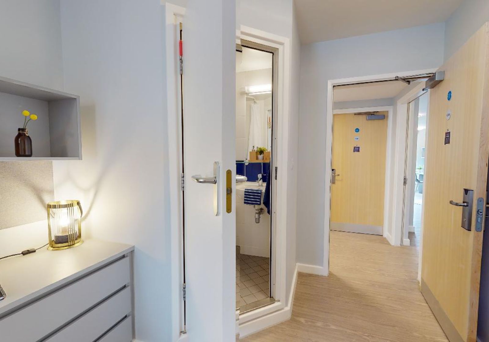 Silver En-Suite Plus - iQ Tufnell House - Gallery - 2