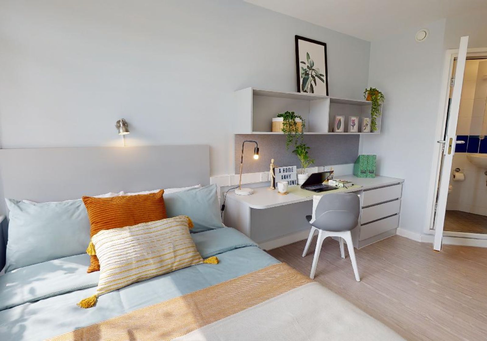 Bronze En-Suite Plus - iQ Tufnell House - Gallery - 4