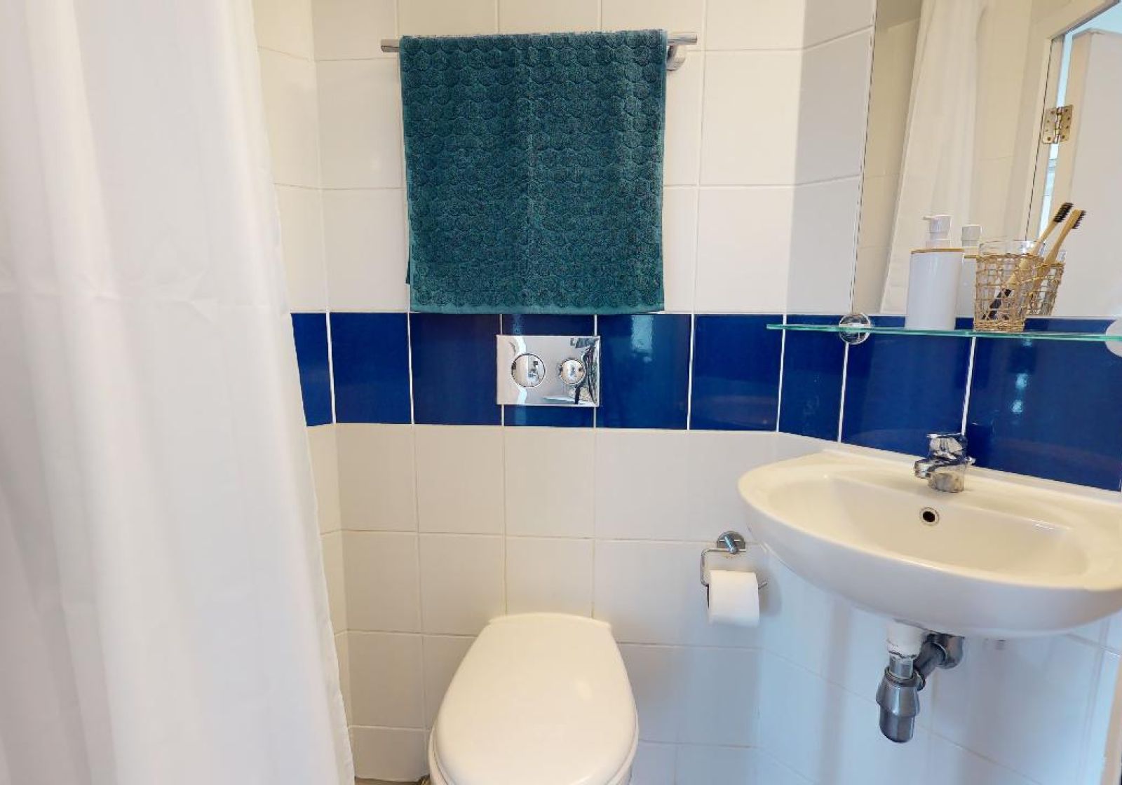Bronze En-Suite Plus - iQ Tufnell House - Gallery - 6