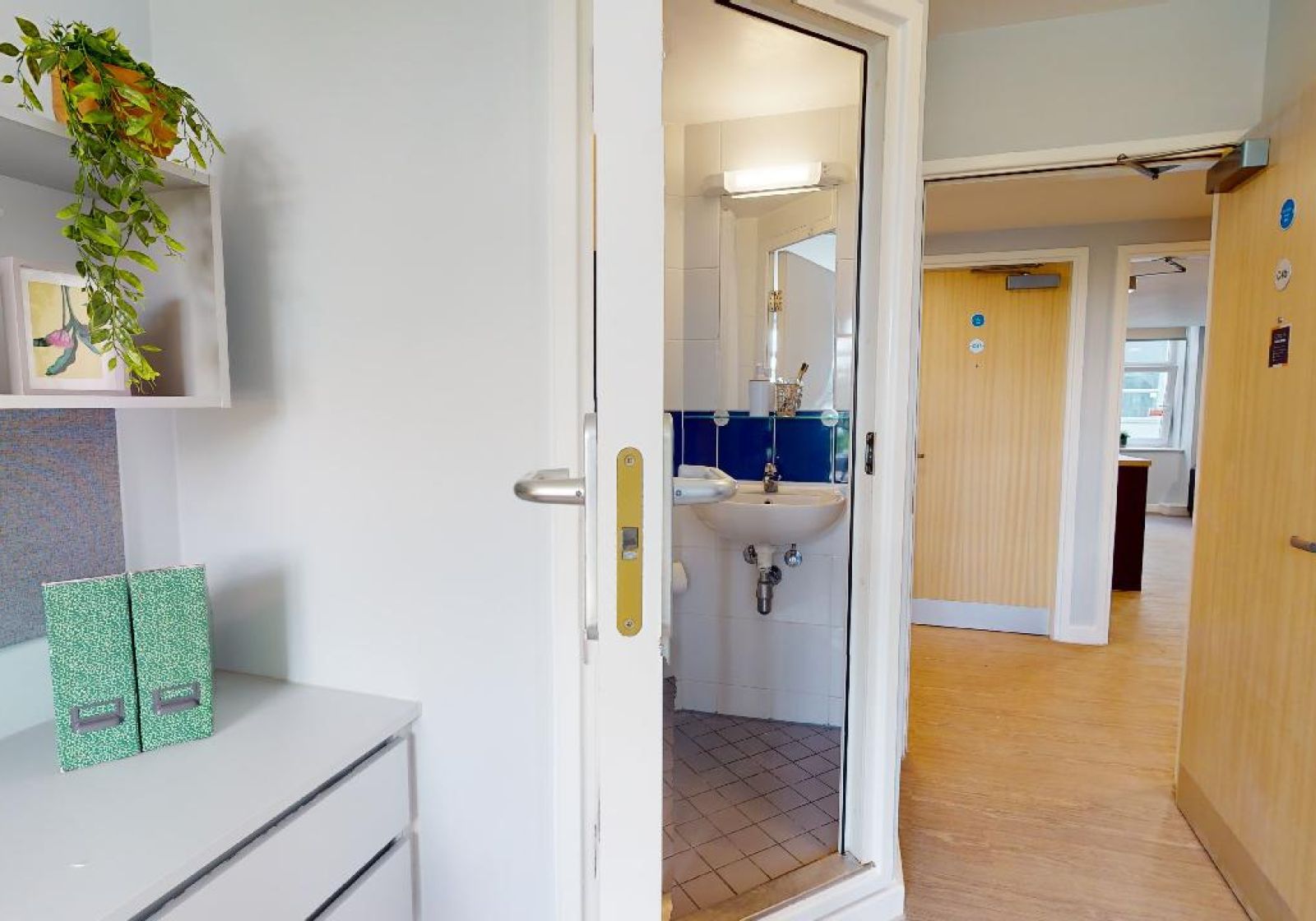 Bronze En-Suite Plus - iQ Tufnell House - Gallery - 5