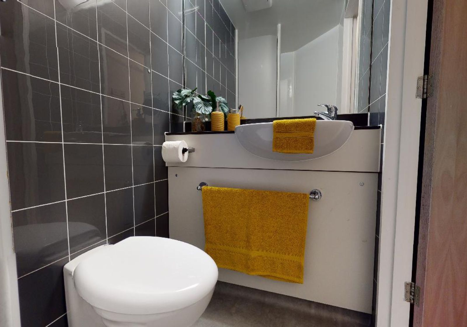  Bronze En-Suite  -  iQ Broderick House  - Gallery -  5