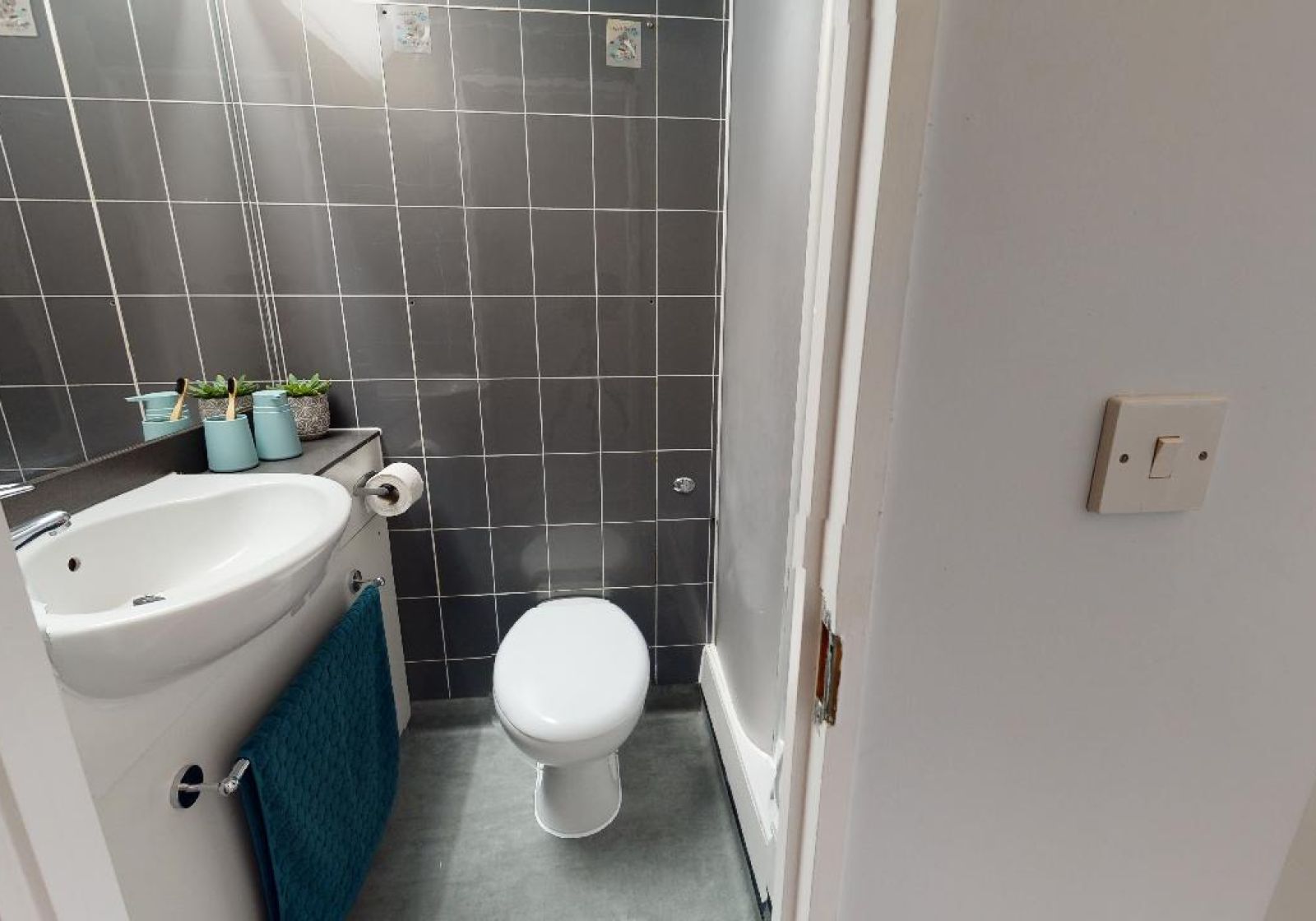  Copper En-Suite  -  iQ Broderick House  - Gallery -  2