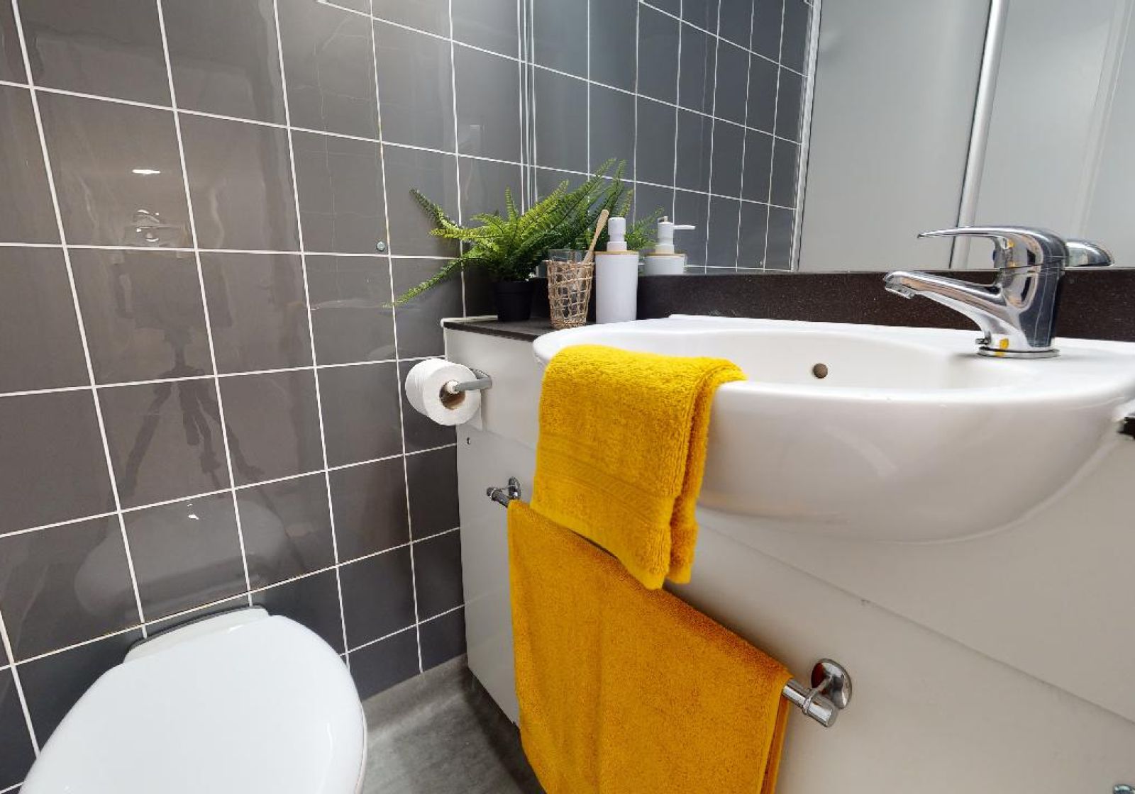  Diamond En-Suite  -  iQ Broderick House  - Gallery -  3