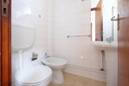 Comfy double bedroom in central Coimbra - Gallery - 12