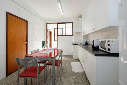 Comfy double bedroom in central Coimbra