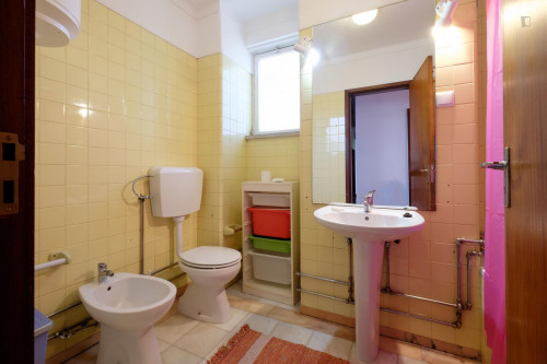 Comfy double bedroom in central Coimbra - Gallery - 9