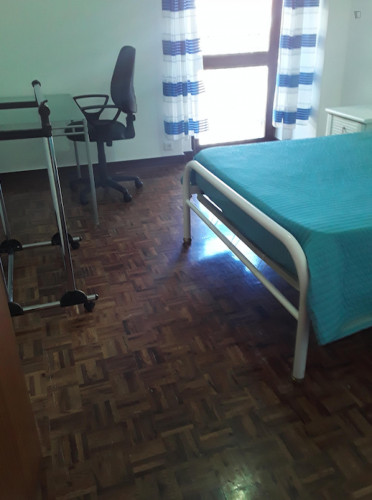 Nice single bedroom in central Coimbra in a 6 bedroom apartment - Gallery - 13