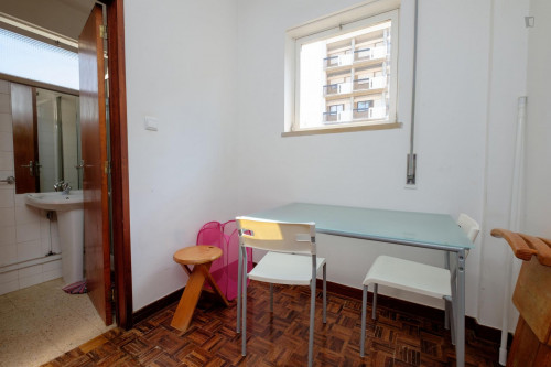 Nice single bedroom in central Coimbra in a 6 bedroom apartment